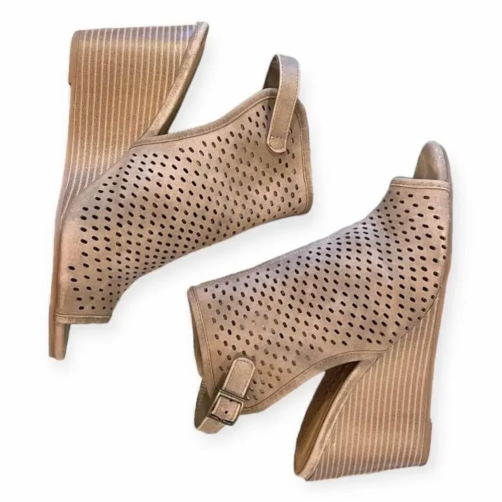 Coconuts by Matisse Womens 7.5 Sandals Perforated Peep Toe Slingback Wedge Heel
